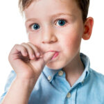Παιδικές συνήθειες που επηρεάζουν τα δόντια